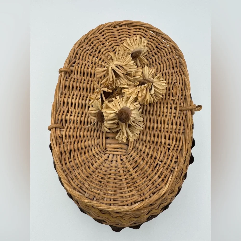 Vintage Wicker Lidded Basket Floral Top Cottagecore Storage‎ Sewing Box